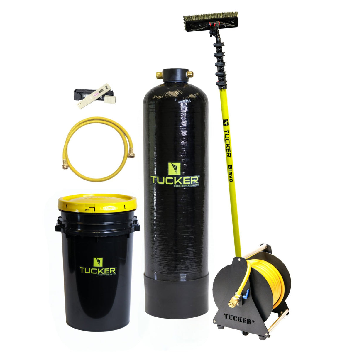 deionized water tank and DI bottle system for water-fed pole window cleaning